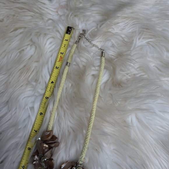 Handmade iridescent lotus flower necklace - Picture 5 of 5